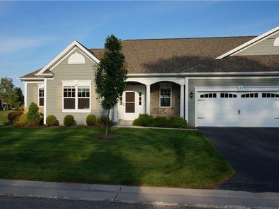 8 Colonnade Ter, Hilton, NY, 14468