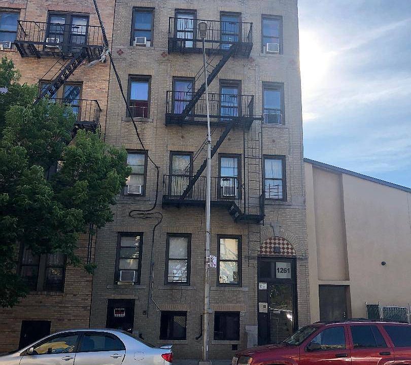 2nd image of 1261 Leland Ave