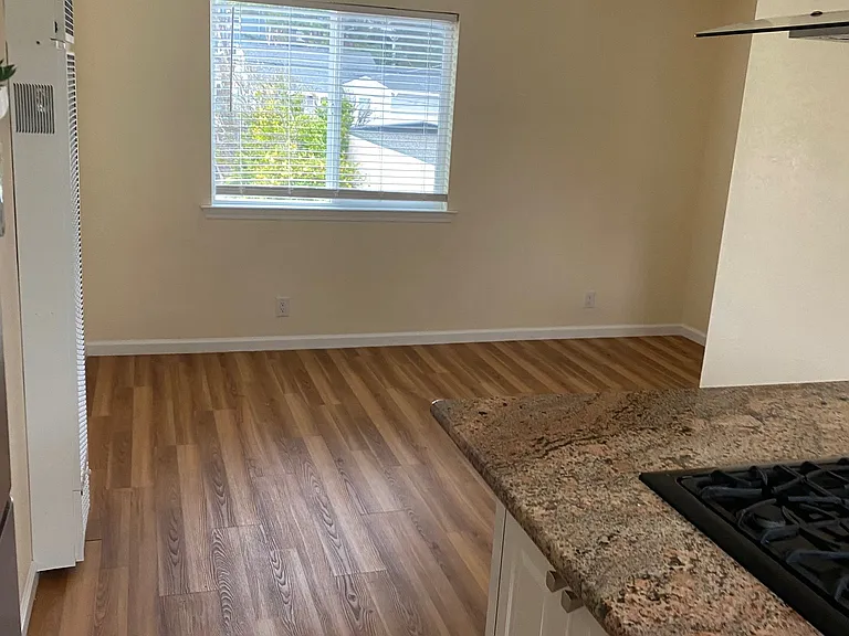 482 Oak Ave — Photo 5