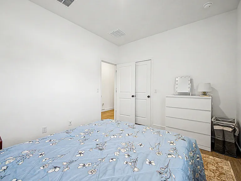 Bedroom # 1 ( Full bed)
