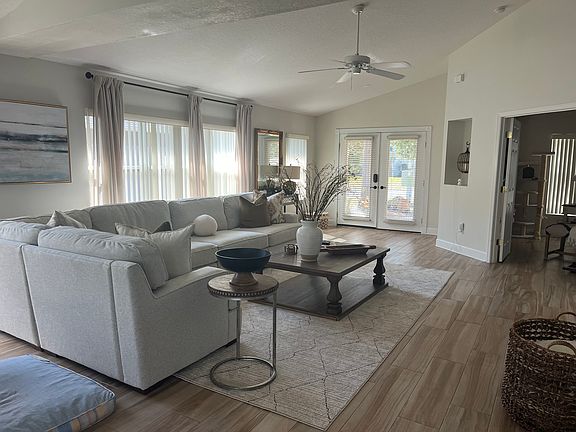 5th image of 1209 Crown Pointe Ln