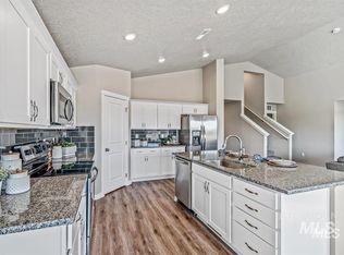 1587 SW Silverstone Ave, Mountain Home, ID 83647