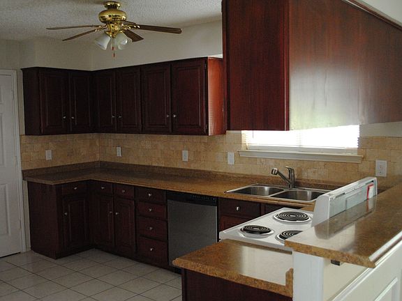 Kitchen with Breakfast Bar