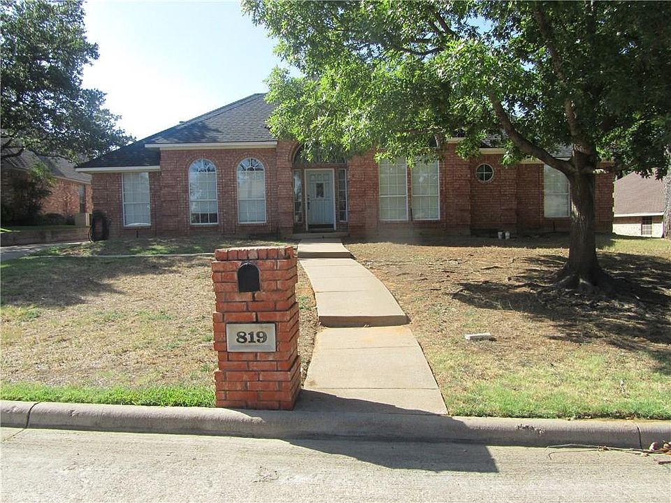1st image of 819 Red Oak Dr
