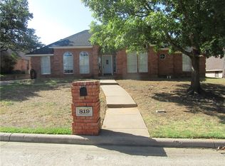 819 Red Oak Dr, Mansfield, TX 76063