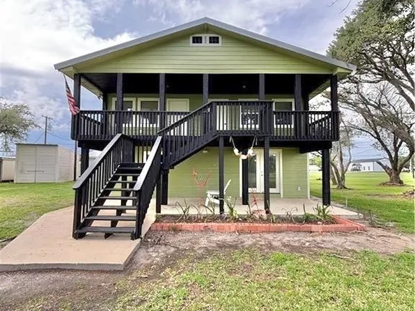 1008 W Adams Ave, Port O Connor, TX 77982