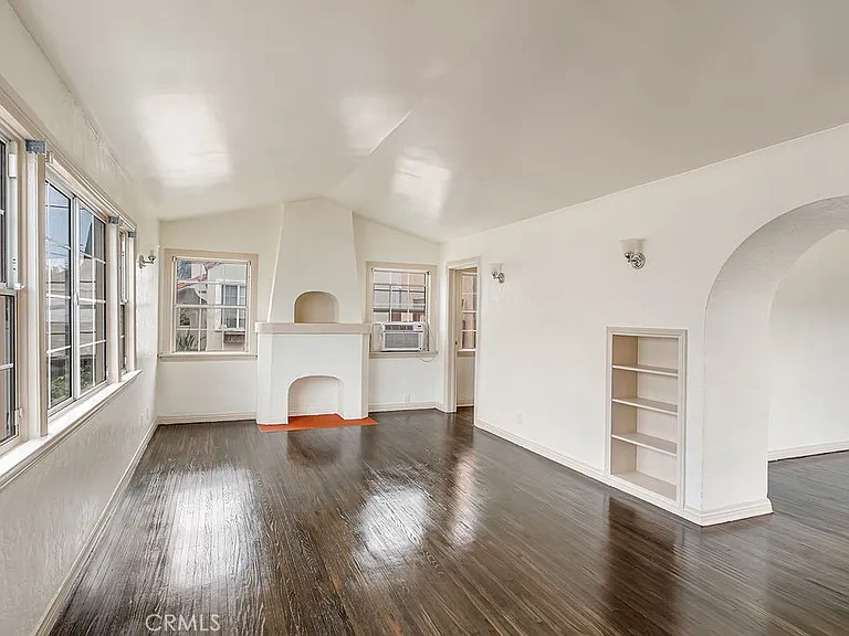 1515 E Walnut Way — Photo 6
