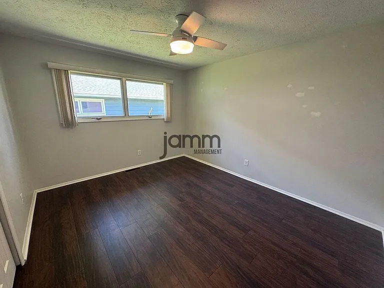 5250 Mills Creek Ln — Photo 17