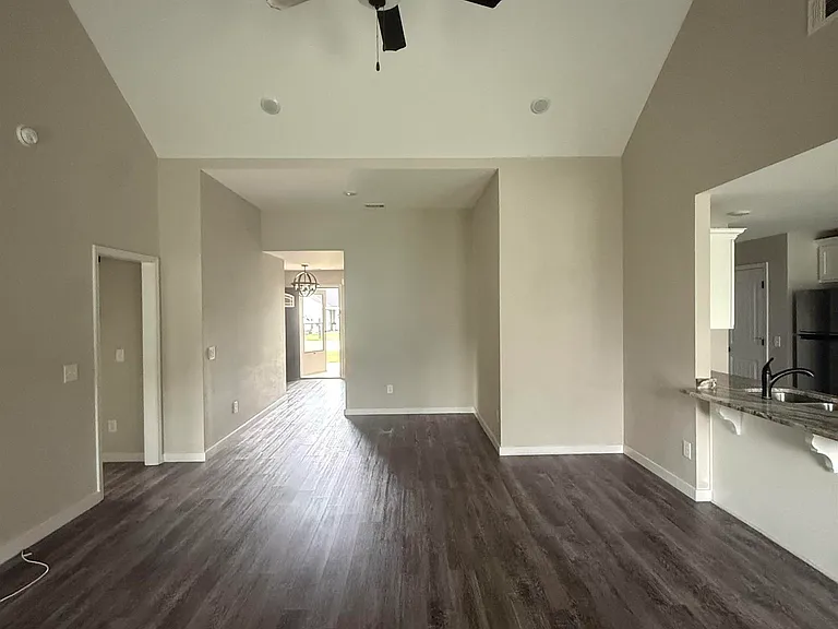 100 Weston Cv — Photo 9