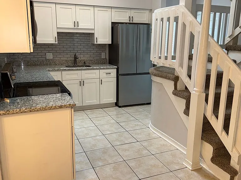 3 Hollycrest Blvd — Photo 6