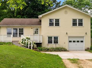 5801 Town Hall Dr, Sun Prairie, WI 53590