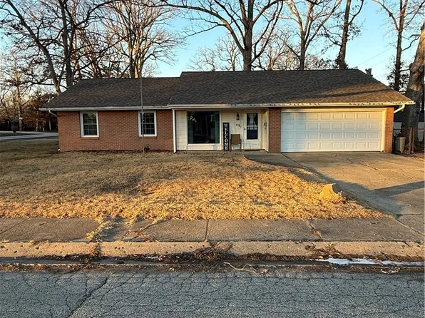 3010 E Orchard Dr, Decatur, IL 62521