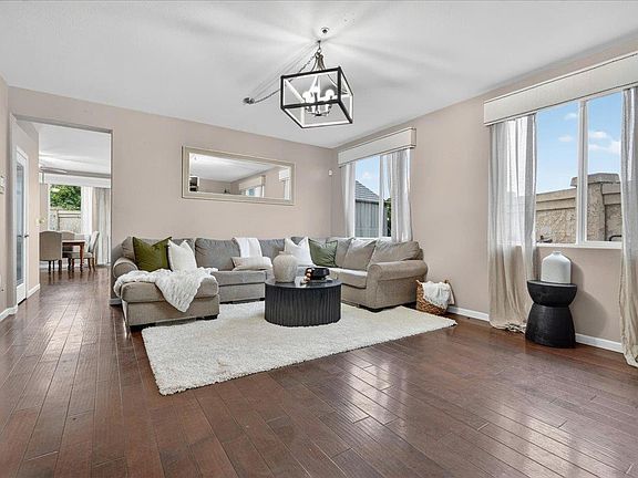 4th image of 1700 Piazza Dr