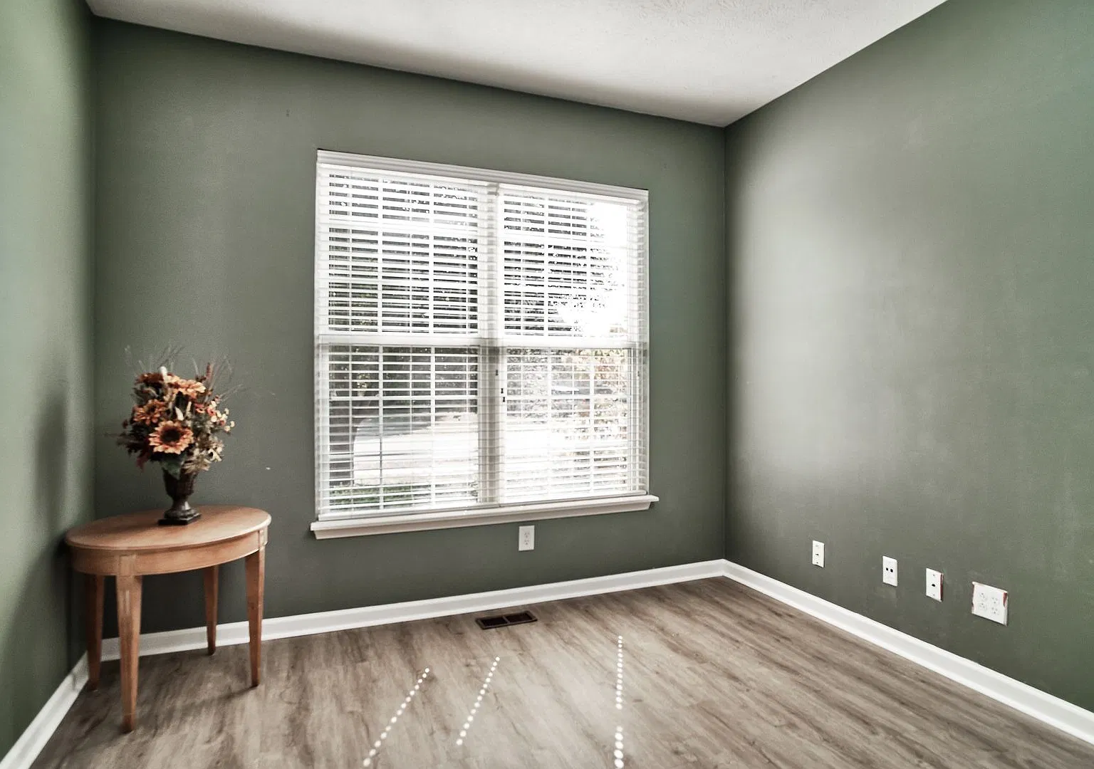 4BDHome with basement in Carmel! — Photo 4