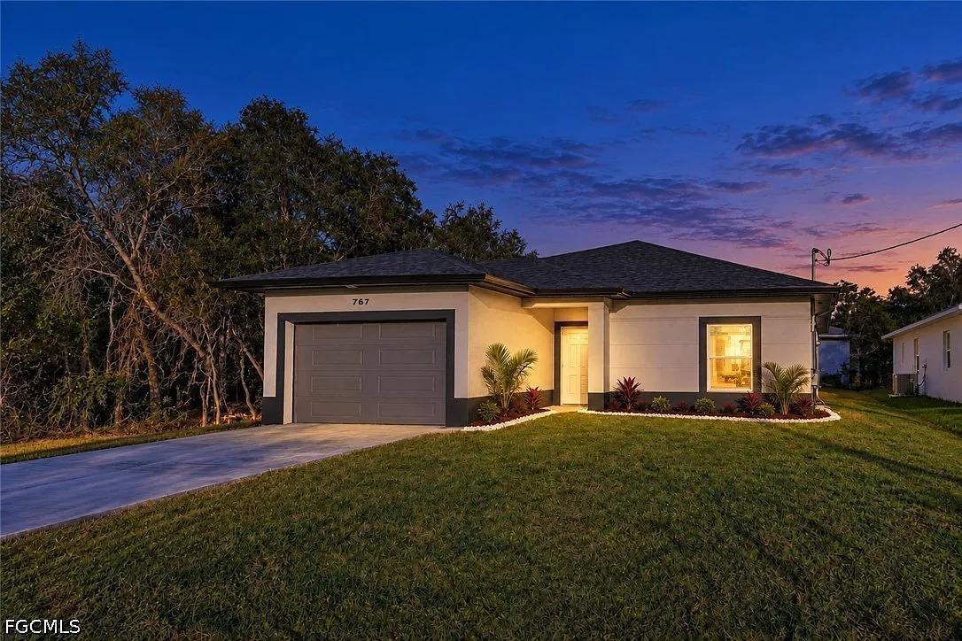 3 bed, 2.0 bath, 1410 sqft, $1,895 — Photo 1