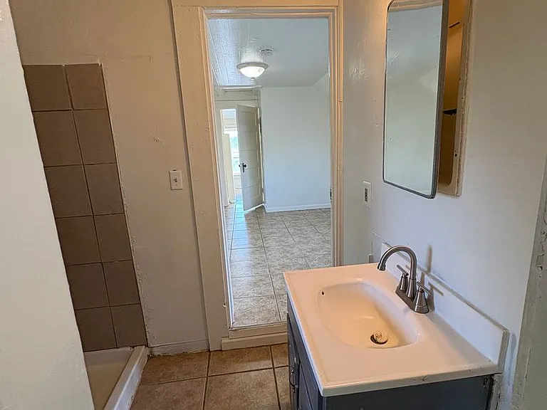 467 1/2 N Alta Ave — Photo 17