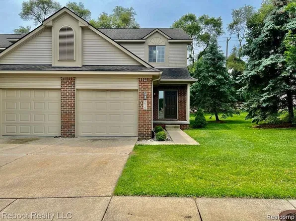 7019 Magnolia Ln, Waterford, MI 48327