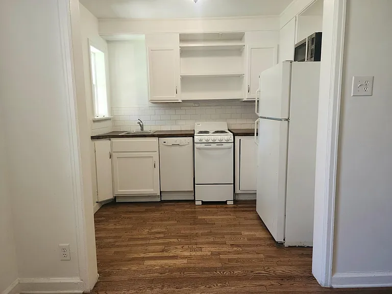 2038 N Grand Ave — Photo 4
