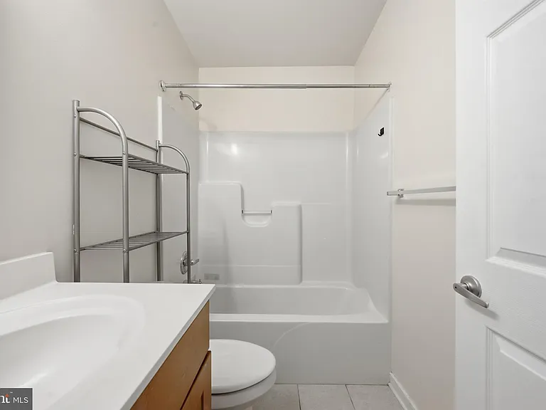 910 S Charles St #B — Photo 25