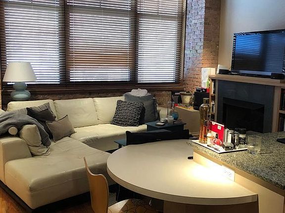 2nd image of 625 W Jackson Blvd APT 203