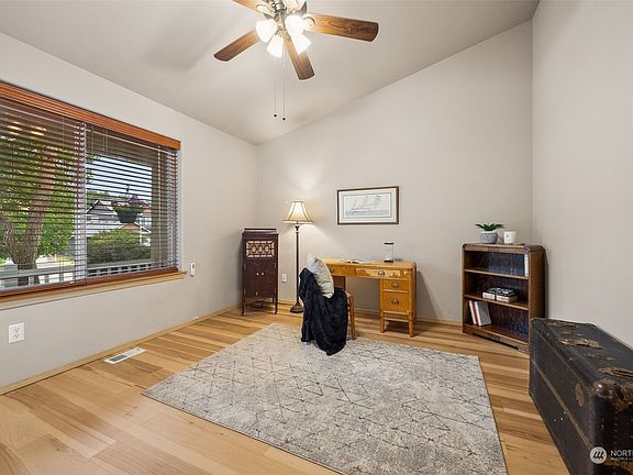 5th image of 18925 89th Avenue E