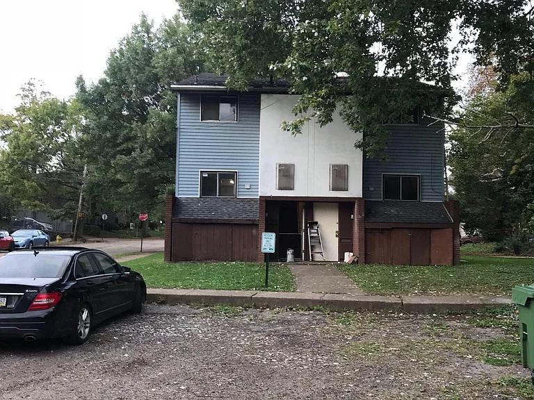406 Rebecca Ave — Photo 2