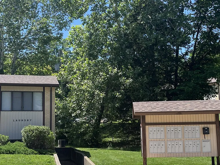 401 Clayton Dr — Photo 4
