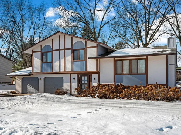 4221 Edgemont St, Vadnais Heights, MN 55127