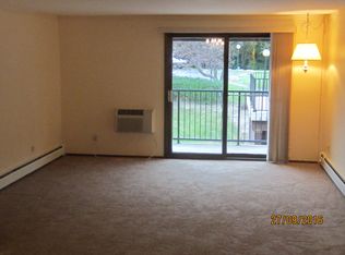 8520 W Waterford Ave APT 2, Greenfield, WI 53228