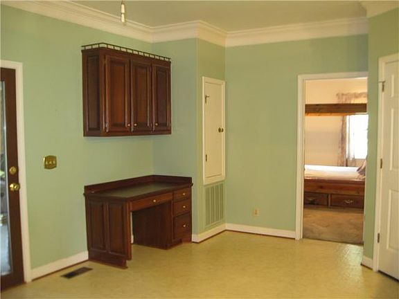 5th image of 418 Evergreen Cir