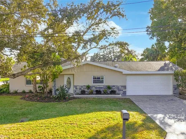 67 Nicholas Dr, Dunedin, FL 34698