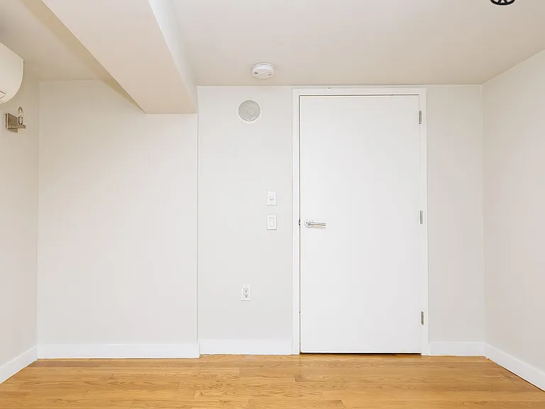 100 Dupont St #1G — Photo 16