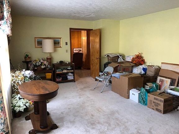 5th image of 934 Malcolm Ln