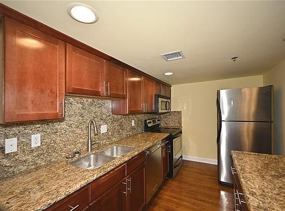 5th image of 600 Admiral Blvd APT 206
