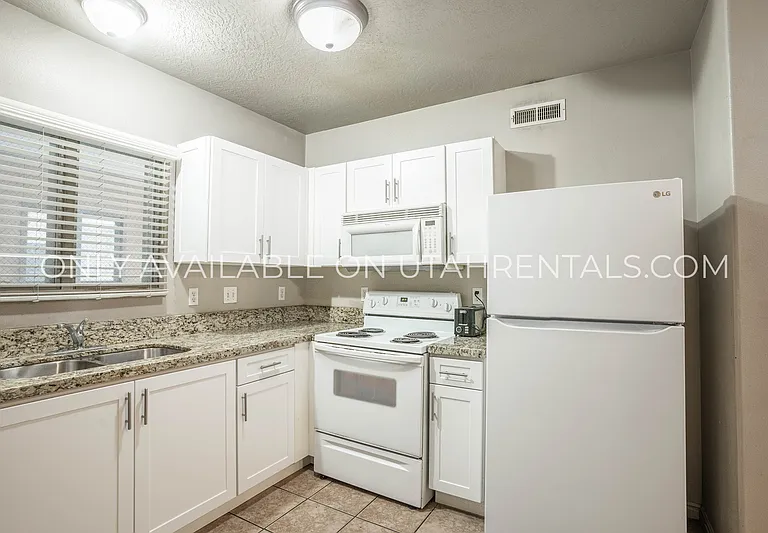 884 E 700 N #E3-1 — Photo 1