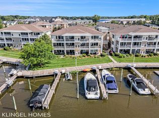 930 W Savidge St UNIT 28, Spring Lake, MI 49456