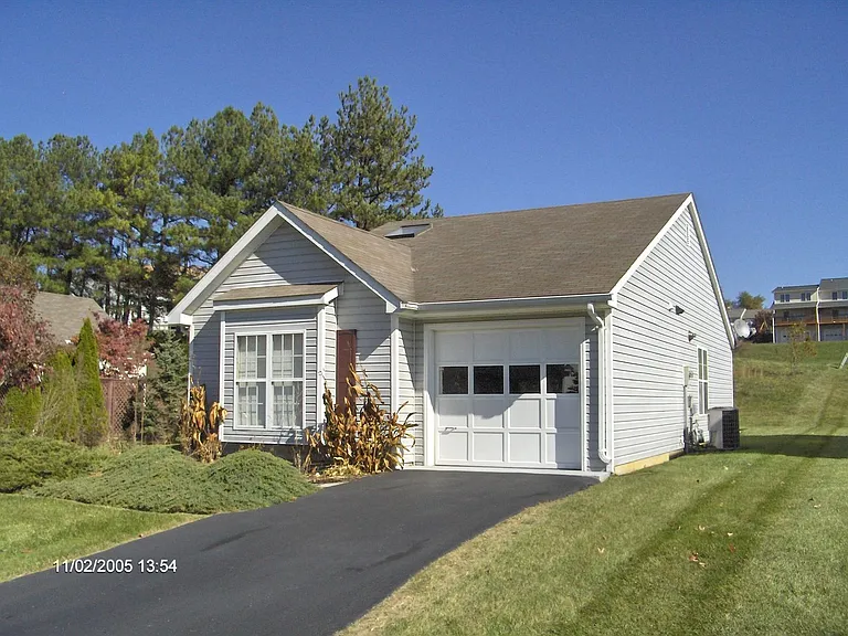 1655 Sleepy Hollow Rd — Photo 1