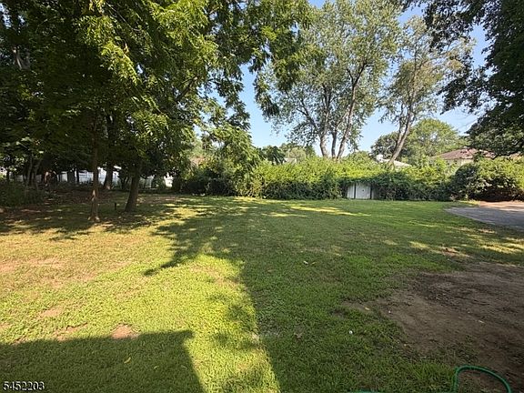 3rd image of 1016 Valley Rd