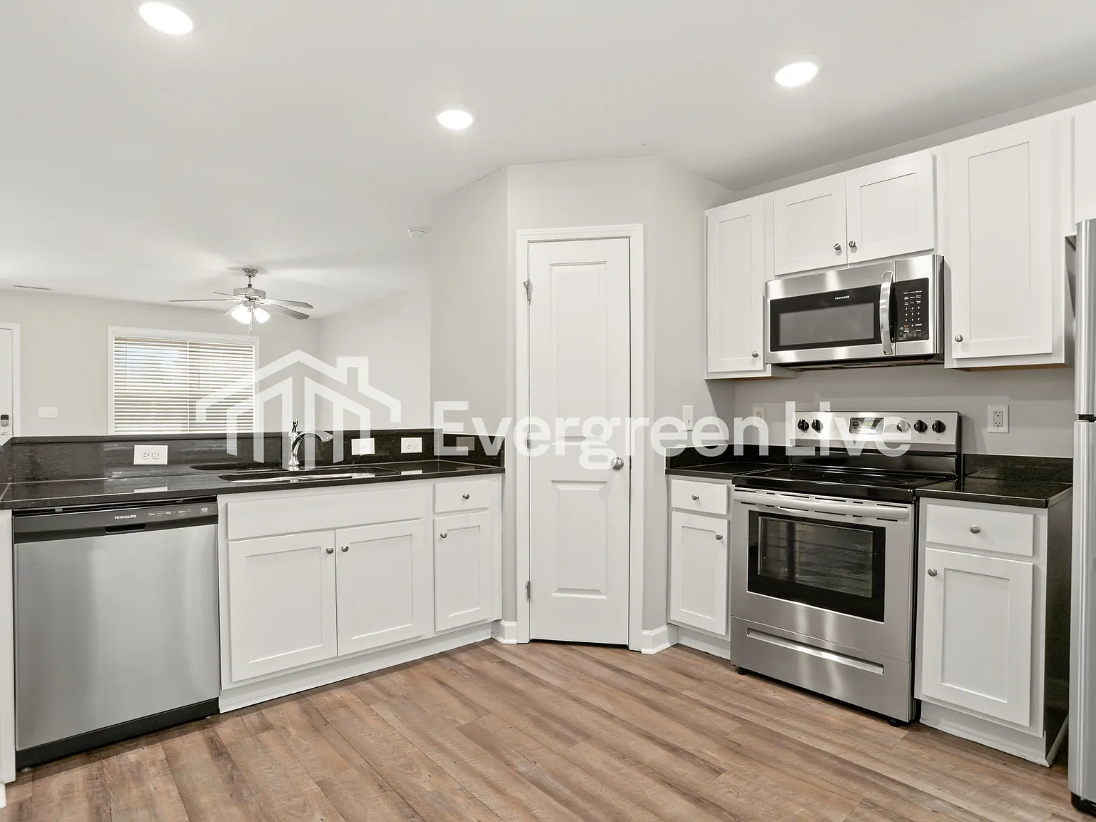4 bed, 2.0 bath, 1536 sqft, $1,595 — Photo 3