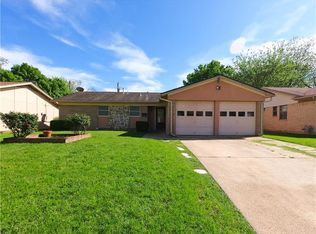 2100 Meadow Gln, Irving, TX 75060