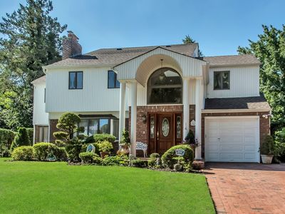 14 Lake Dr, New Hyde Park, NY, 11040