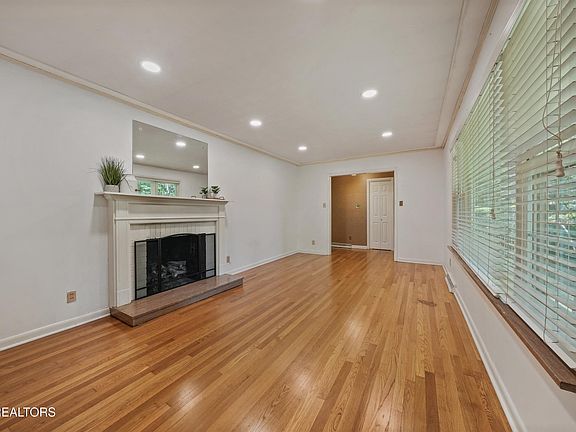 4th image of 5712 Pinellas Dr