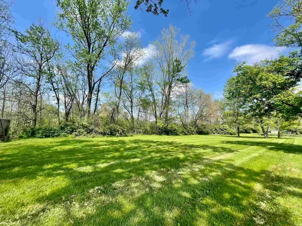 W Cornbread Rd, Yorktown, IN 47396