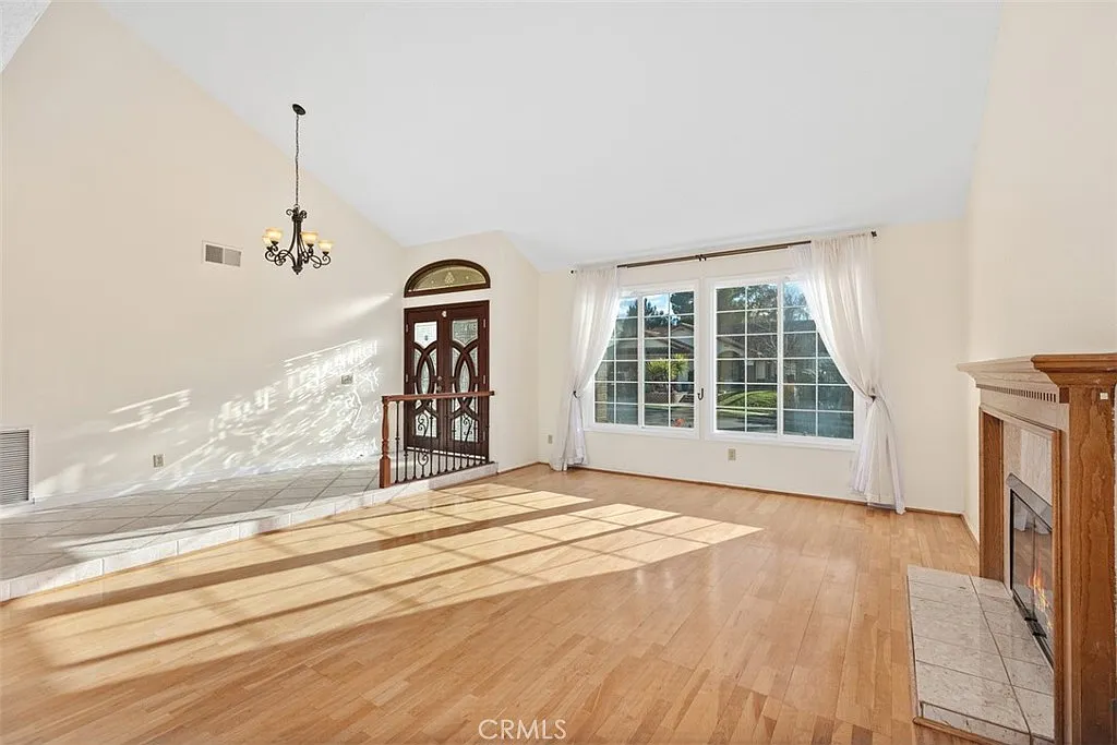 4 bed, 3283 sqft, $7,500 — Photo 4