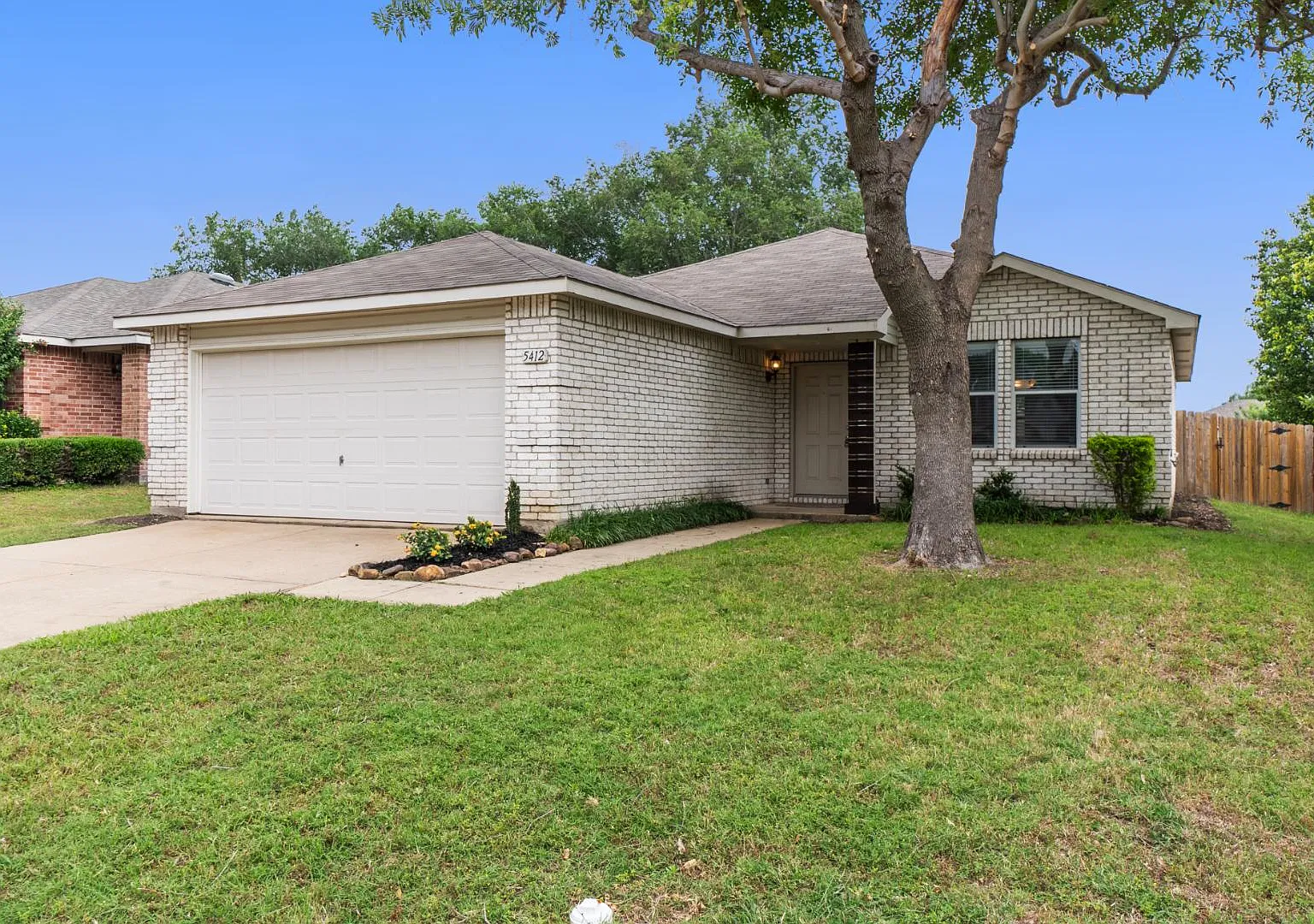 5412 Comanche Wells — Photo 2