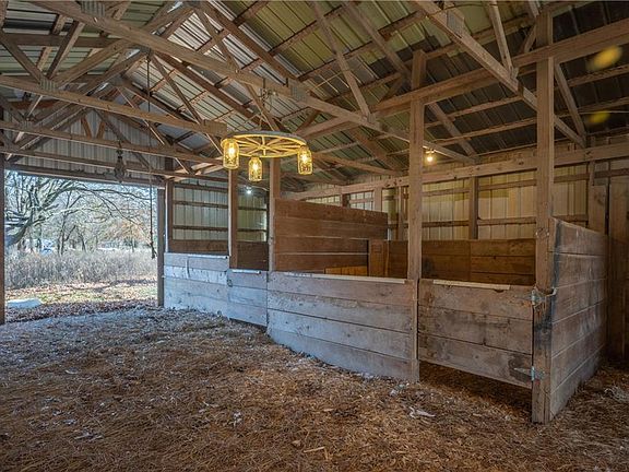 2nd image of 1015 W 21st St