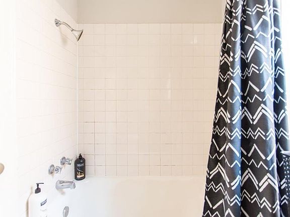2nd image of 4621 N Lincoln Ave #2N