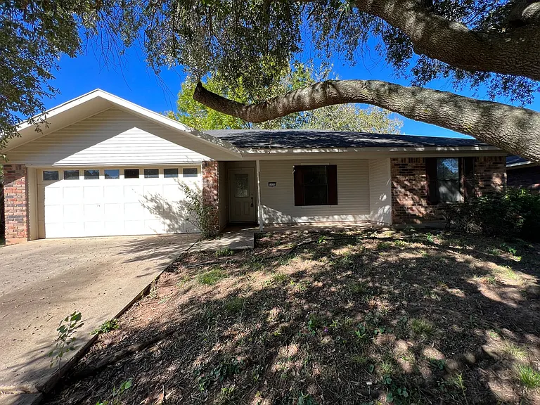 5335 Lauri Ln — Photo 1