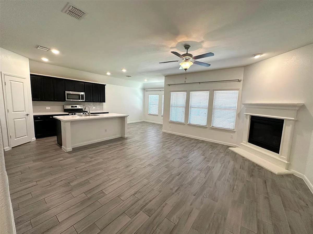 Building Photo - 1302 Deerfield Dr