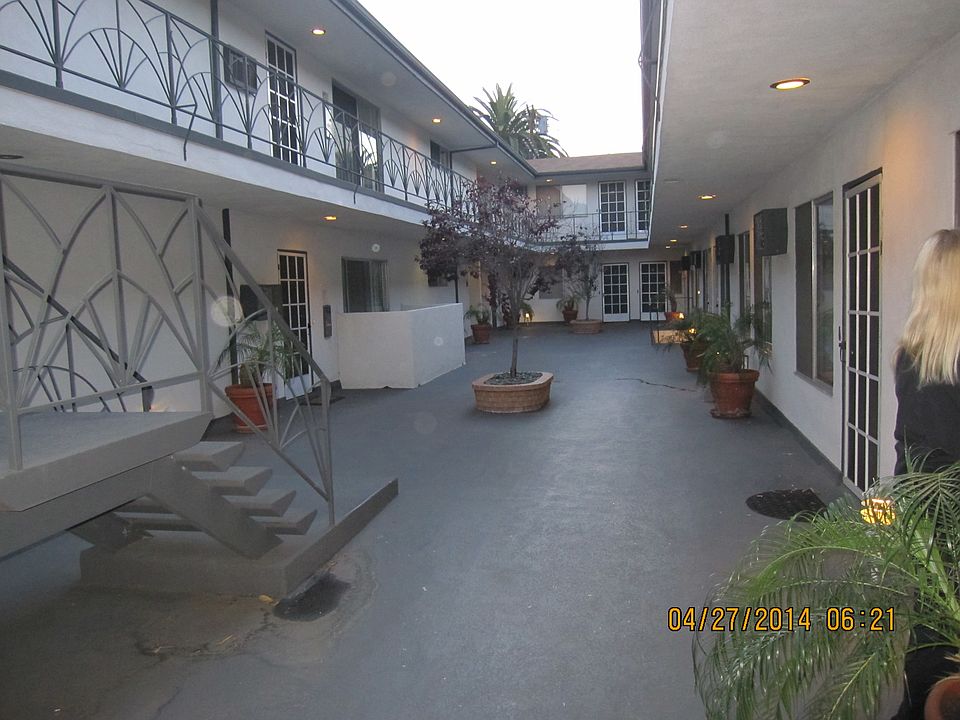2nd image of 536 N Sweetzer Ave APT 7